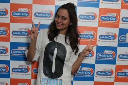 Sonakshi Sinha promotes 'Akira' at Radio City