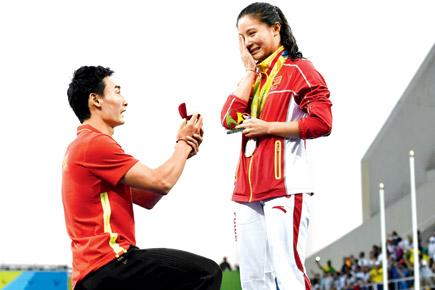 Rio 2016: Chinese swimmer gets proposed to by teammate after silver medal
