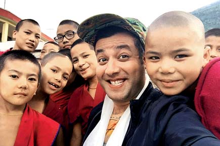 Varun Sharma's cute selfie with monk kids