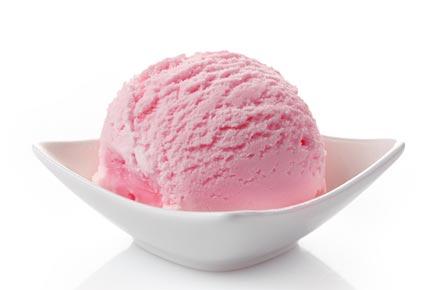 Telangana minister earns Rs.7.5 lakh by selling ice-cream