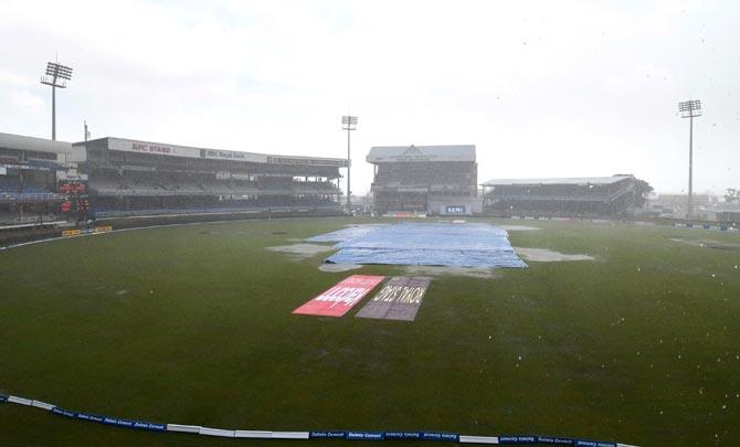 Play is called off due to rain during day 1 of the 4th and final Test between West Indies and India at Queen