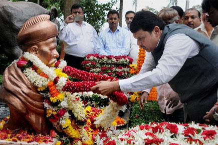 Devendra Fadnavis pays tribute to Lokmanya Tilak on death anniversary