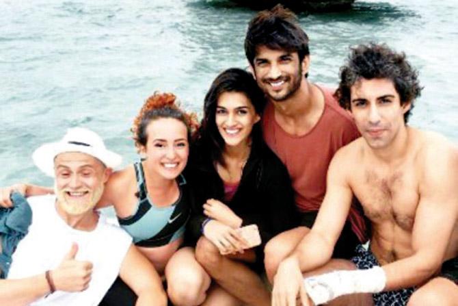 Kriti Sanon (in black) and Sushant Singh Rajput (in red)