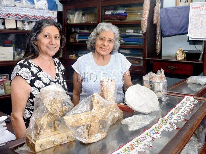 Soonoo Netarwala  and Soonu Vaid at the Faredoon & Burjor counter, display a bead door toran and statues of the holy Farohar emblem and Assyrian  horses 