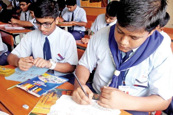 Mumbai school kids write 'Thank You' letters to jawans