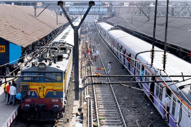 Mumbai: Woman injured after coming under wheels of express train