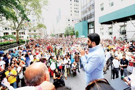 Abhishek Bachchan enthralls fans in New York!