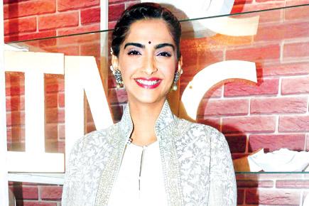 Sonam Kapoor looks splendid in traditional Indian wear