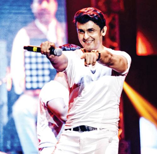 Sonu Nigam had fixators attached to both legs