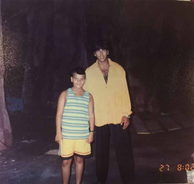 Fanboy moment! Can you recognise the Bollywood actor with Akshay Kumar?