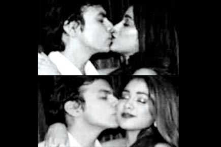 Sridevi's daughter Jhanvi Kapoor's kissing photos go viral
