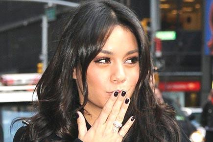 Vanessa Hudgens: All girls struggle to tone their stomach