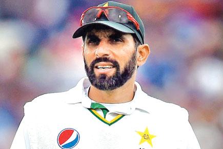 Misbah-ul-Haq, Sarfraz Ahmed strengthen Pak's grip on third Test