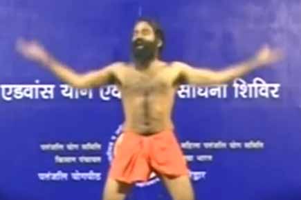 This video of Baba Ramdev dancing to 'Kala Chashma' is hilarious!