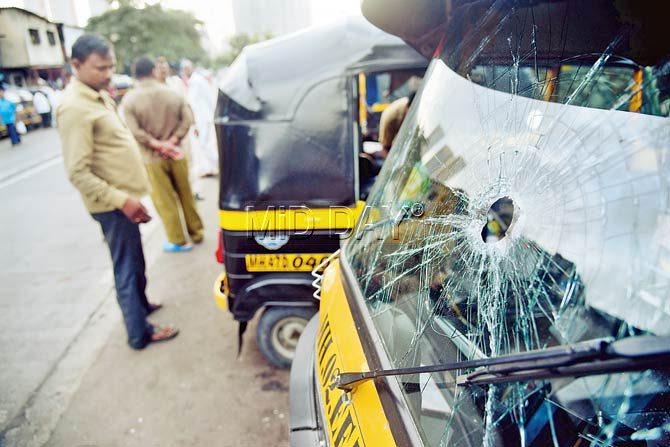 670px x 447px - Mumbai: 40 auto rickshaws damaged after rivalry over illegal parking