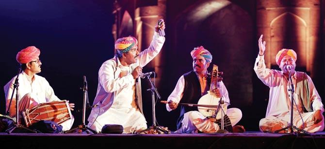 Devu Khan (second from left) with Kachra Khan (extreme right) of the Manganiyars