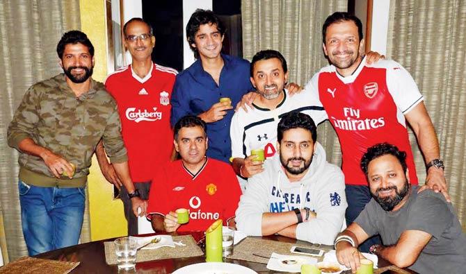 Farhan Akhtar, Abhishek Bachchan, Gaurav Kapur and Atul Kasbekar with friends