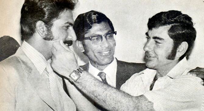 Farokh Engineer (right) teases Asif Masood while Zaheer Abbas looks on in Australia 1971. Pic courtesy/Farokh Engineer