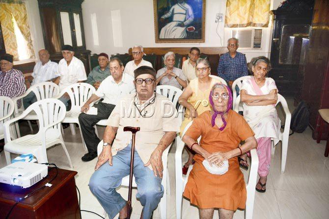 Film screenings were held at old age homes across Mumbai for senior citizens by Book A Smile to celebrate Independence Day. Pics/Bipin Kokate