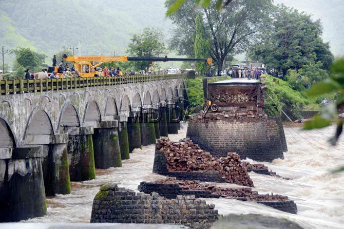 The bridge over the Savitri river had been crumbling for quite a few years and had been held up by crash barriers. Pic/ Pradeep Dhivar