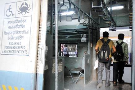 Mumbai: 264 cops, govt staff caught travelling in handicap coaches