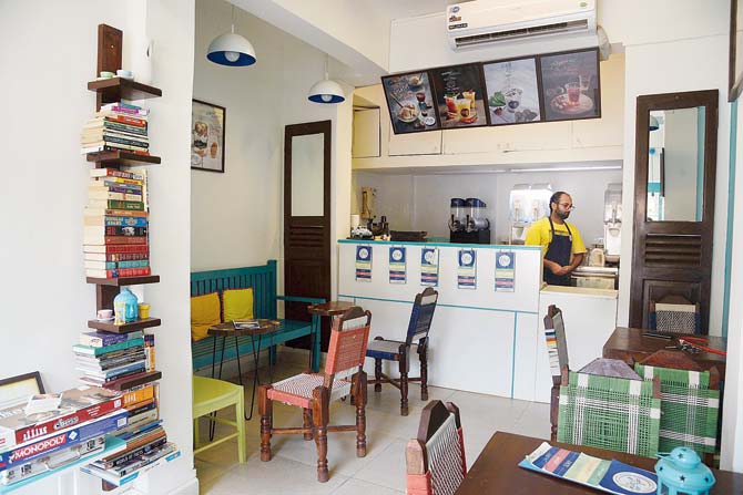 The interiors of Cool Story are relaxed and comforting, with books, wooden tables, warm lighting and foldable chairs. Pics/Suresh Karkera