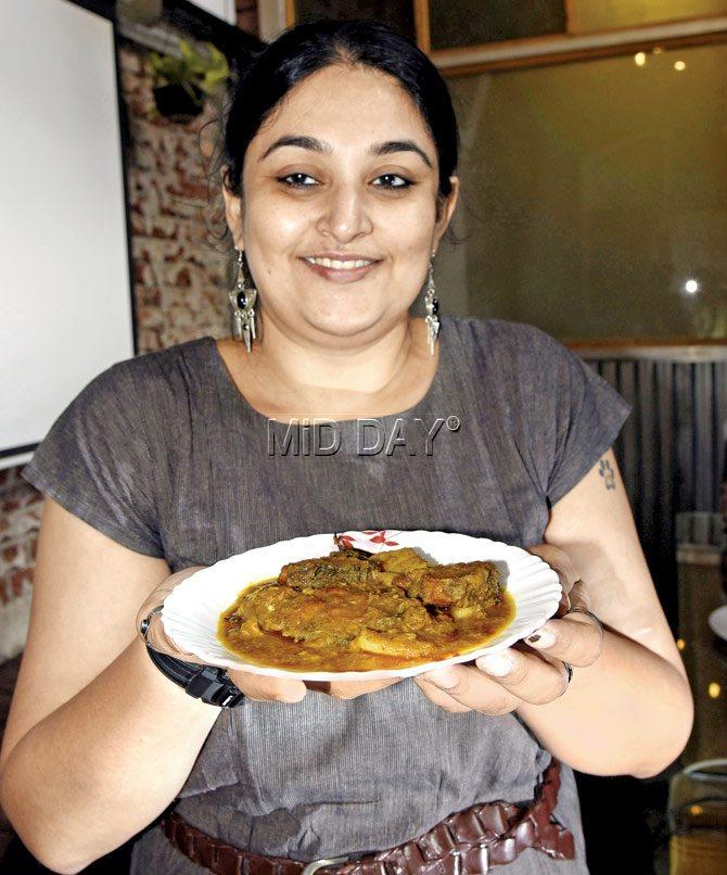 Madhumita Pyne with Spicy Rohu Fish Curry. Pics/Pradeep Dhivar