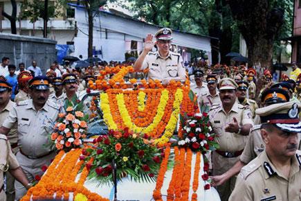 Farewell! Mumbai police gives send-off to outgoing DGP Pravin Dixit
