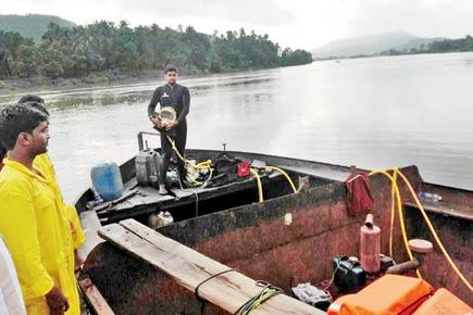 Mahad tragedy: Mumbai divers called to fish out vehicles, but come up empty-handed