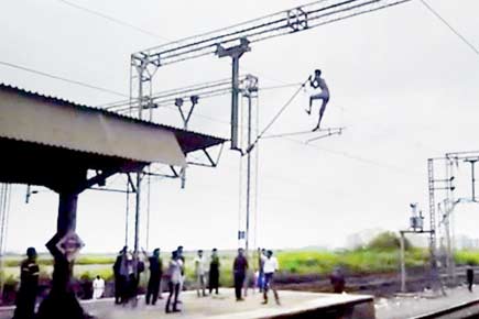 Mumbai: Man tries balancing act on cable, gets electrocuted