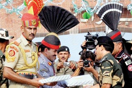 Sweets at Wagah, shells at Poonch on eve of Independence Day