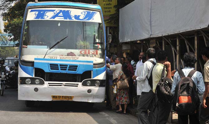 Private bus in Mumbai