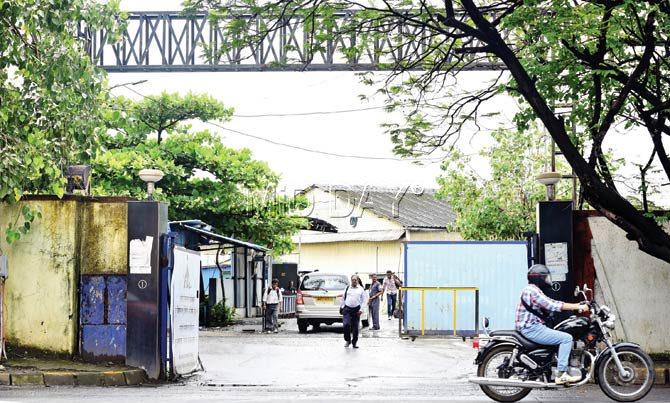The new automatic sliding gate away from the current entrance of Juhu aerodrome and towards the premises will decongest the abutting SV Road. Pic/Shadab Khan