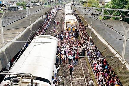 Navi Mumbai: Building demolition protest spills on track