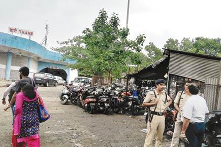 Park at your own risk at Thane station