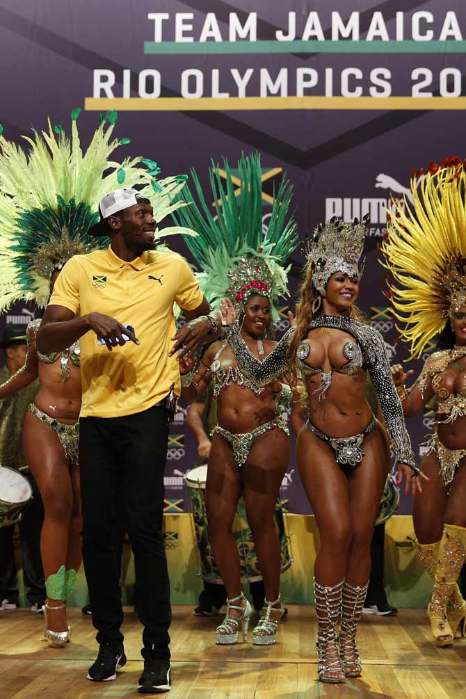 Watch Video Usain Bolt Gets His Groove On With Samba Babes At Rio 2016 