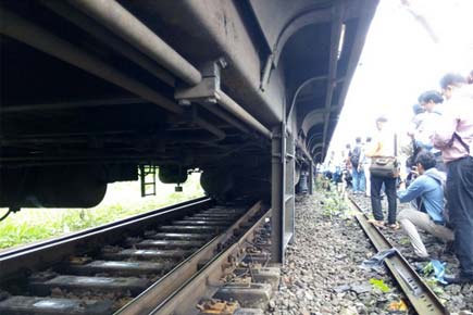 Thane: Two coaches of Kalyan-CST local derail near Kalyan