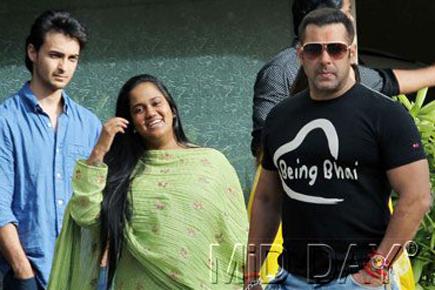 Spotted: Salman Khan spending quality time with his sister Arpita