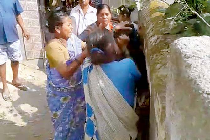 The footage shows Gulab Madhkar being assaulted by three women in Malwani