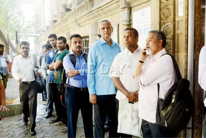 People queue up outside State Bank of India in Fort to withdraw cash. Pic/Bipin Kokate