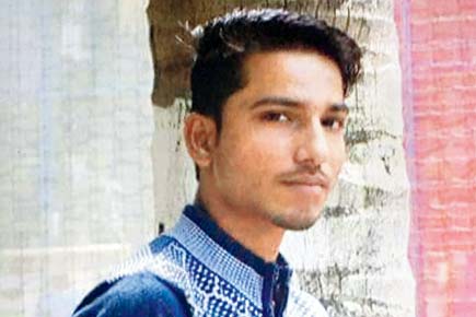 Bike crashes into barrier, teenage pillion rider dies in Bandra