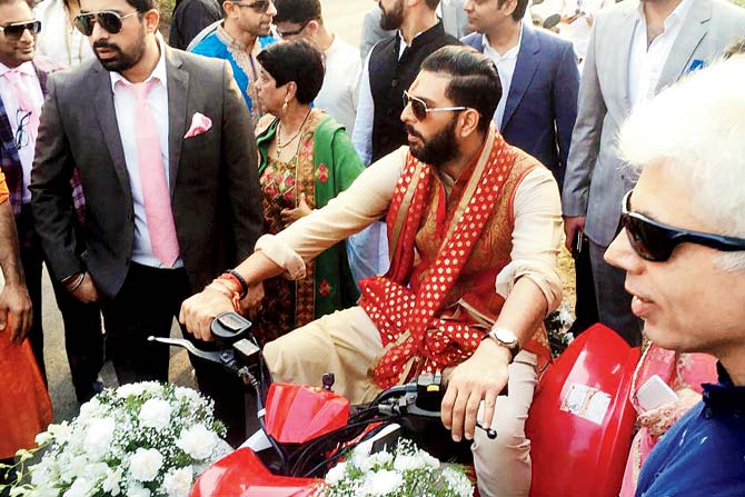 Yuvraj Singh arrives for his Goa wedding ceremony on a bike 