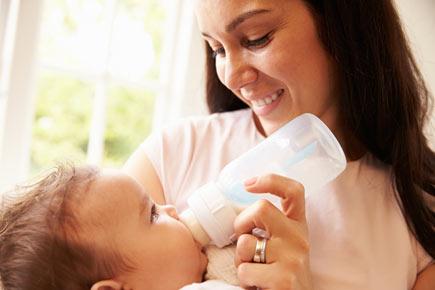 New mothers increasingly moving toward bottle-feeding: Study