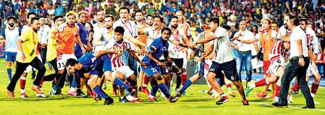 Atletico de Kolkata and Mumbai city FC players get into a scuffle after the ISL-3 semi-final second leg match at the Mumbai Sports Arena, Andheri on Tuesday. Mumbai City exited 2-3 on goal aggregate. Pic/suresh Karkera