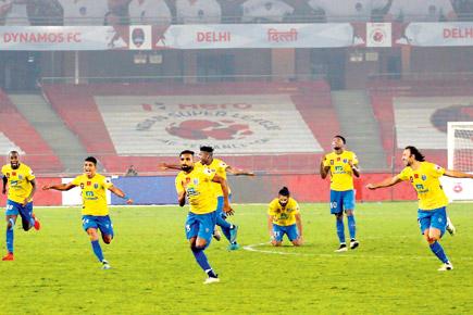 ISL 2016: Kerala Blasters beat Delhi Dynamos via penalties to reach final