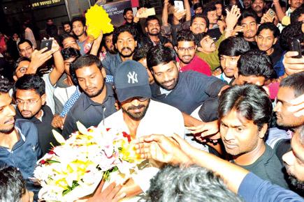 When Ram Charan got mobbed by fans at 3 am!
