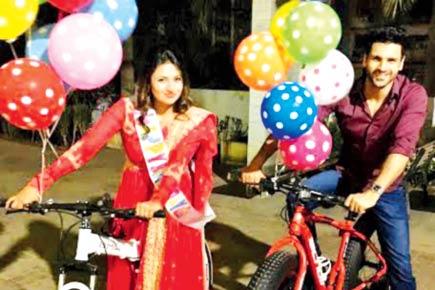 Spotted: Divyanka Tripathi and Vivek Dahiya cycling in Goregaon