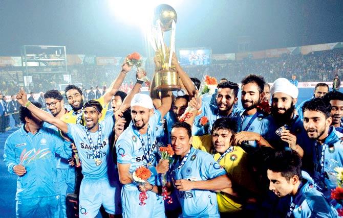 The jubilant Indian hockey team with the Junior World Cup trophy which they won after defeating Belgium 2-1 in Lucknow yesterday. Pics/PTI