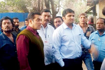 Salman Khan surveys loos in Aarey Colony