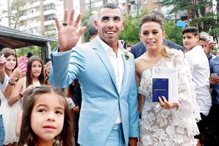 Argentine footballer Carlos Tevez's house burgled during wedding